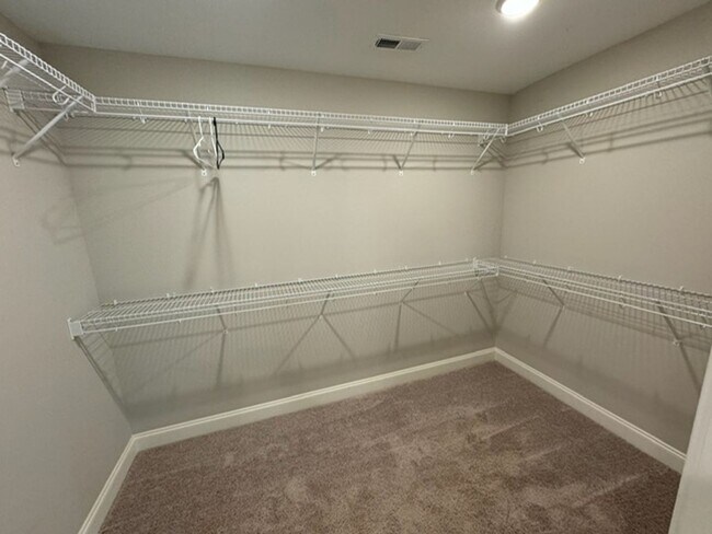 Building Photo - Knoxville 37920 - **COMING AVAILABLE August 1st** Beautiful single family home located in South K...