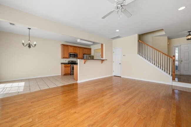 Building Photo - Creekside at Brentwood!