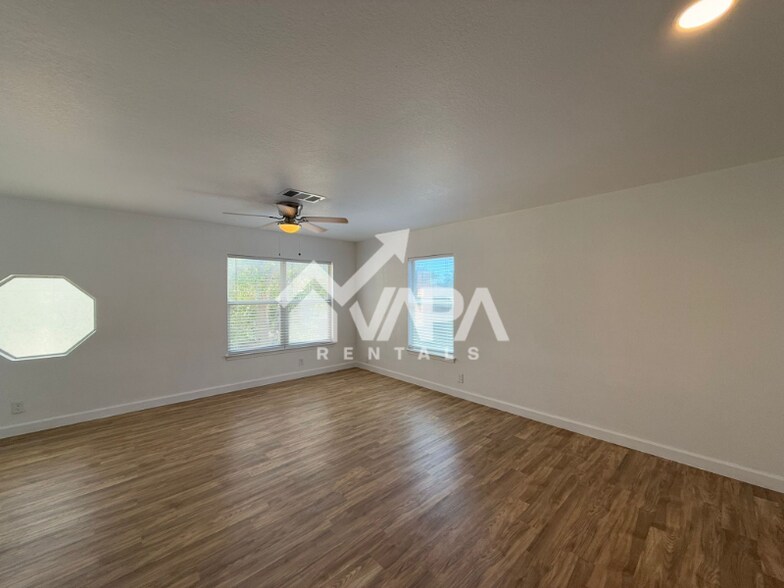 Building Photo - 10135 Ranger Canyon