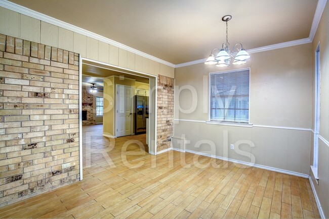 Building Photo - 6716 Sayle St