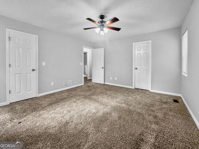 Building Photo - 555 Browning Cir