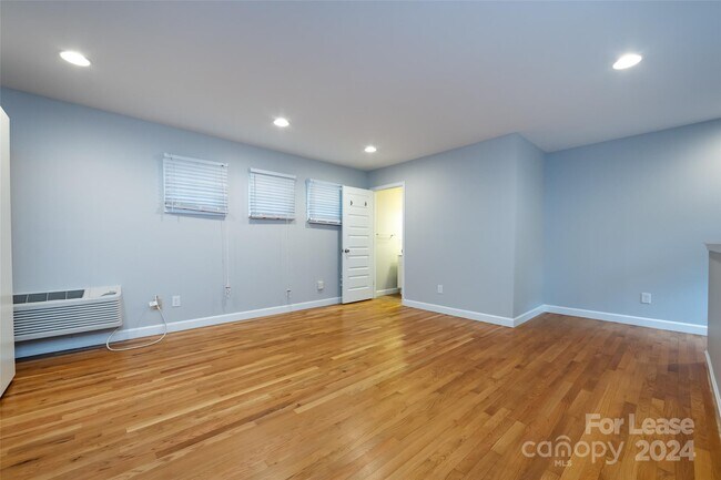 Building Photo - 521 Grandin Rd