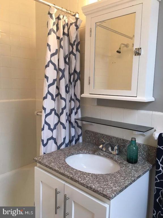 Building Photo - 2031 Locust St