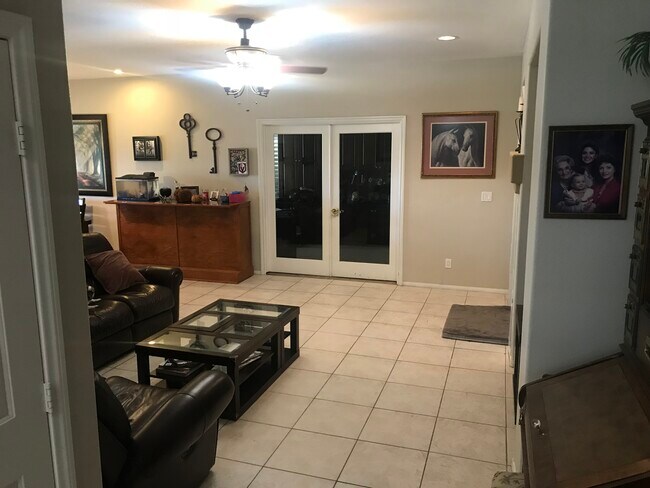 Building Photo - 2536 El Paso Grande Ave