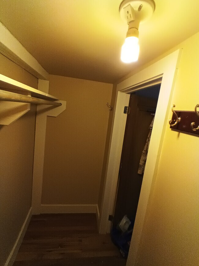 Building Photo - 2009 2nd St NE