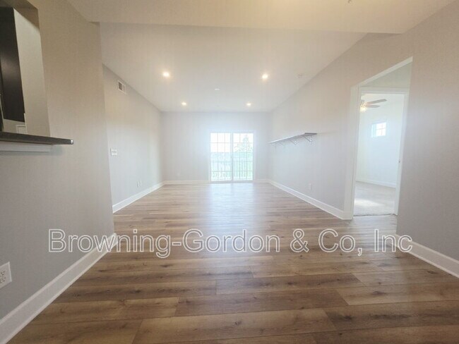 Building Photo - 8601 Peckham Ln