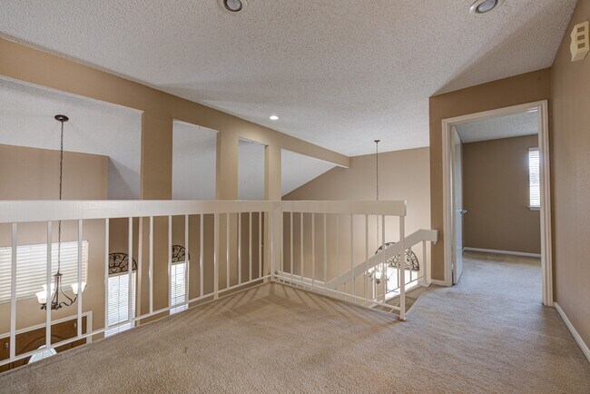 Building Photo - 21427 Park Run Dr