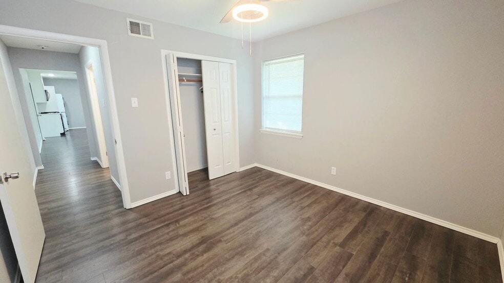 Building Photo - 305 Dublin Dr