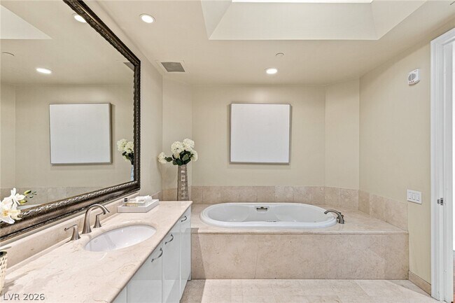 Building Photo - 2777 Paradise Rd