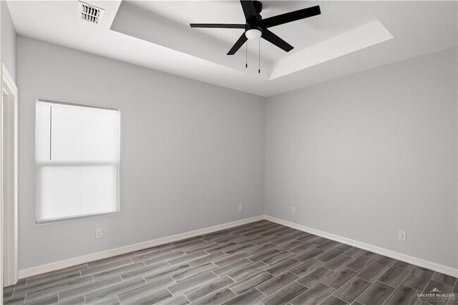 Building Photo - 504 N Onyx Ave