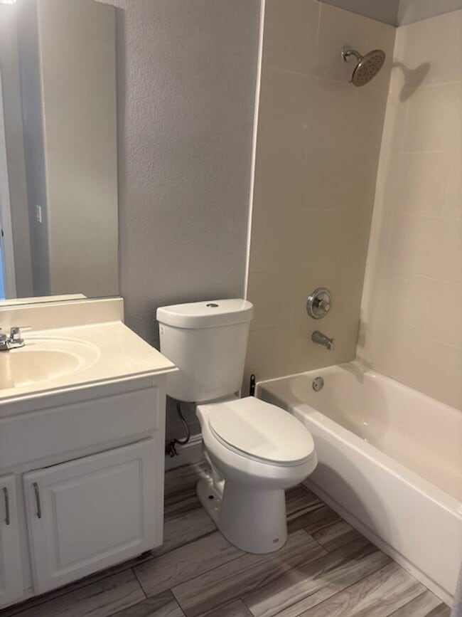 Building Photo - one story house with 3 bedrooms