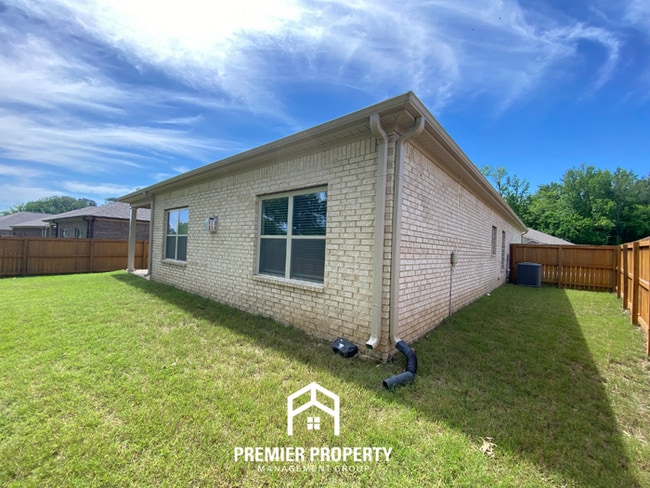 Building Photo - Modern 4BR/2BA Millington Home | Gourmet Island Kitchen & Luxury Primary Suite