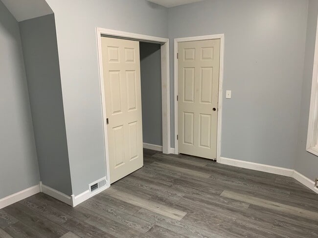 Building Photo - 4 bed/2 bath house in the heart of the Wes...