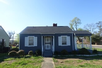 Building Photo - 831 4th Ct W