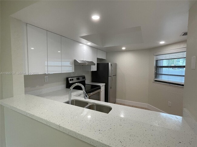 Building Photo - 2202 San Remo Cir