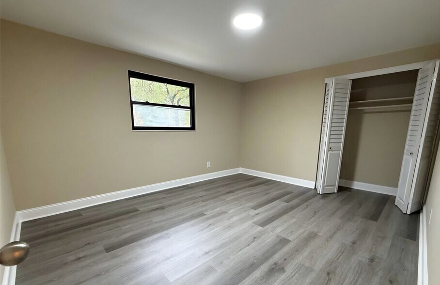 Building Photo - 904 8th Ave SW