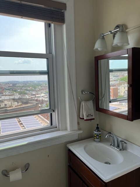 Building Photo - 1954 Columbia Rd NW