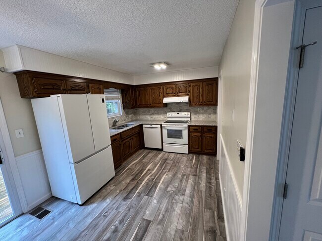 Building Photo - 1664 Louisville Rd