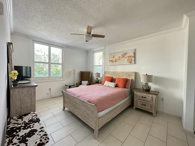 Building Photo - 720 S Sapodilla Ave