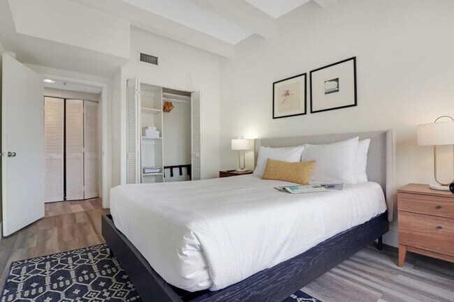 Building Photo - 1300 Collins Ave