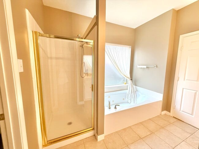 Building Photo - 22435 Cascade Springs Dr