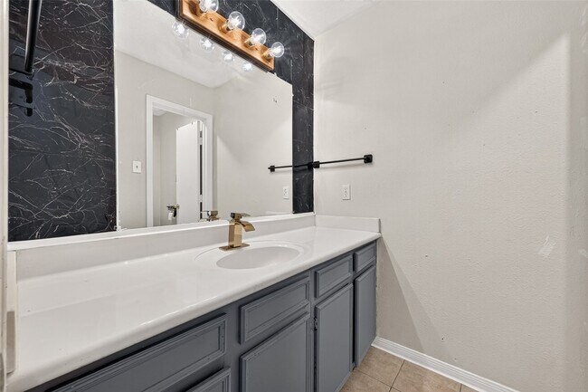 Building Photo - 2523 Creekway Cir