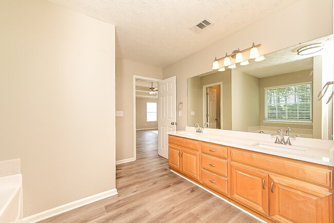 Building Photo - 308 Sunderland Way