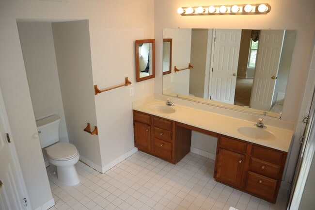 Building Photo - Gorgeous Single Family Home in Gaithersburg
