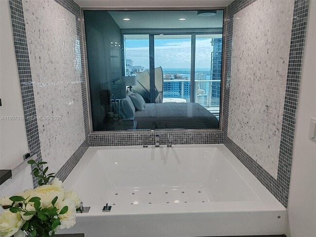 Building Photo - 200 Biscayne Blvd Way