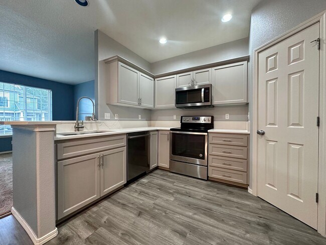 Building Photo - 1/2 off first months rent!! | Modern Comfort Meets Convenience in Beaverton Townhouse 2 Bed 2.5 B...