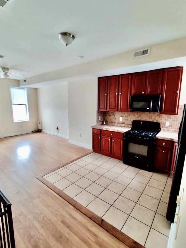 Primary Photo - 1717 N 21st St