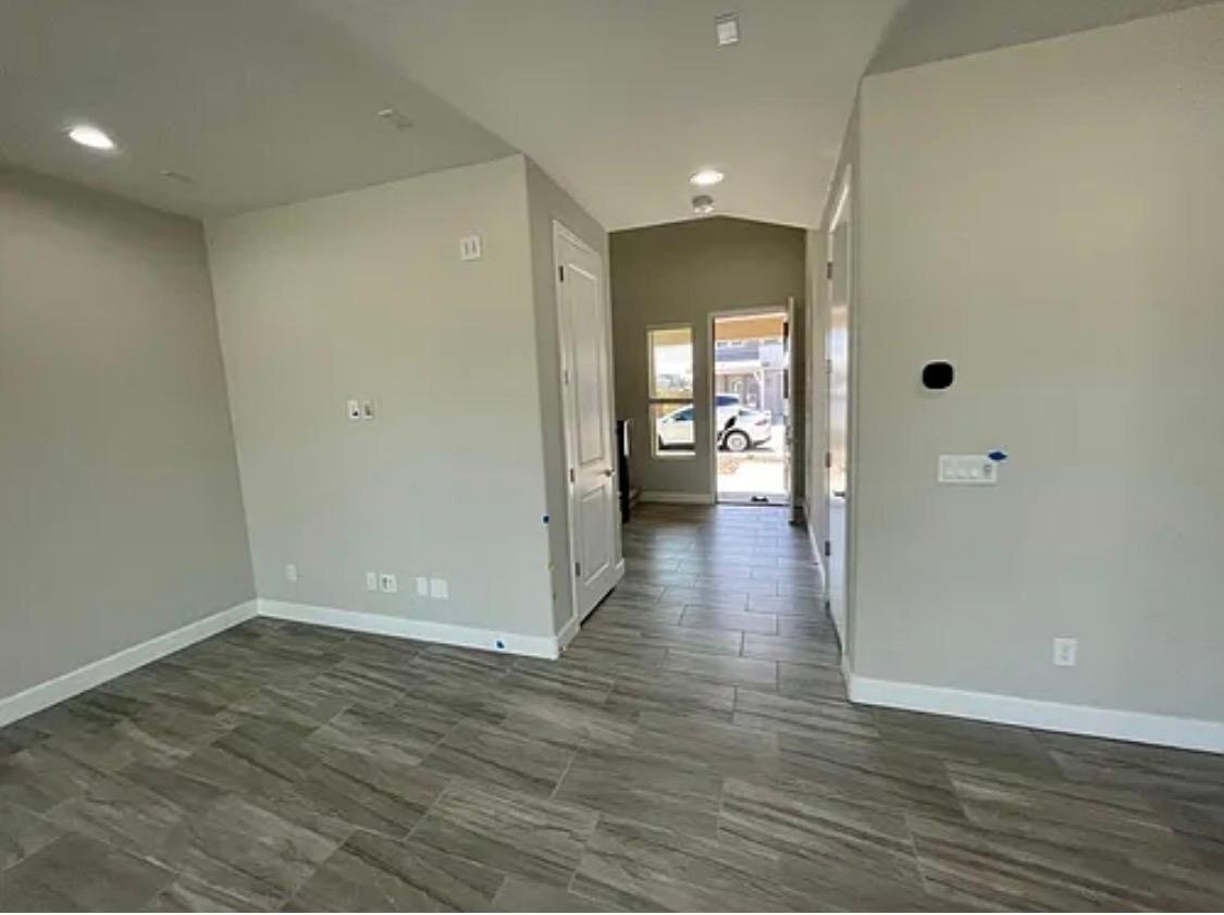 Building Photo - 628 W Derringer Way