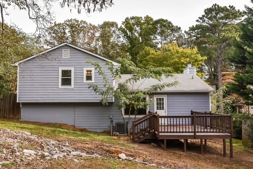 Building Photo - 3939 Valley Brook Rd
