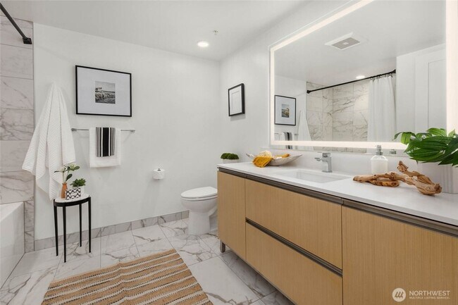 Building Photo - Downtown Luxury 1BR Condo with Sweeping Vi...