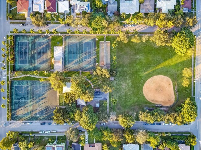 Building Photo - 1425 Madison St