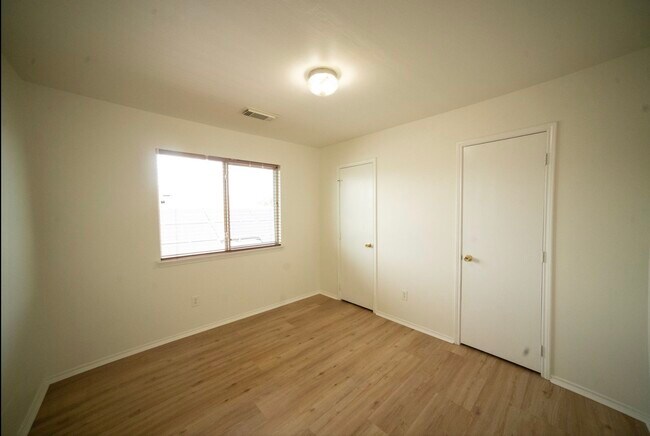 Building Photo - 9519 Deep Valley Dr
