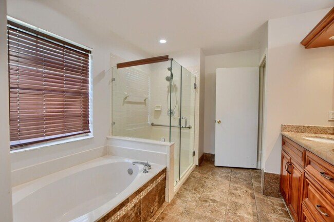 Building Photo - 22556 Middletown Dr
