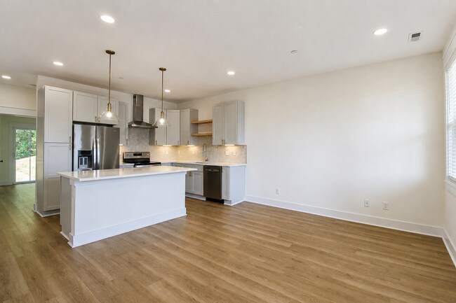 Building Photo - 1380 Belfair St