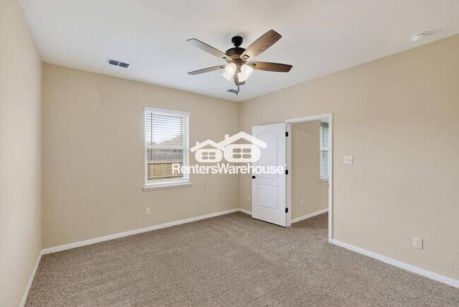 Building Photo - MOVE IN READY COMPLETELY UPDATED - 3BED/2B...