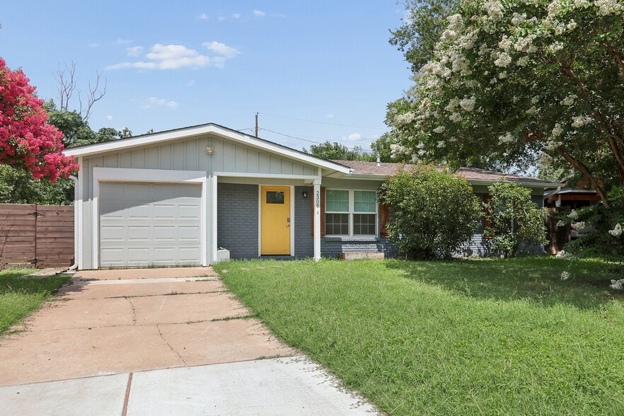 Building Photo - 2308 Devonshire Dr