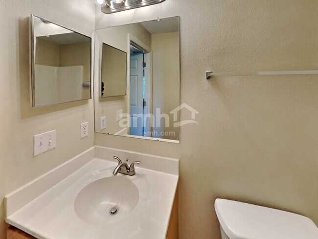 Building Photo - 17051 Lixberry Way