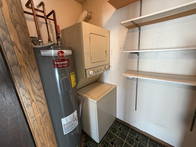 Building Photo - 1876 Haymarket Rd