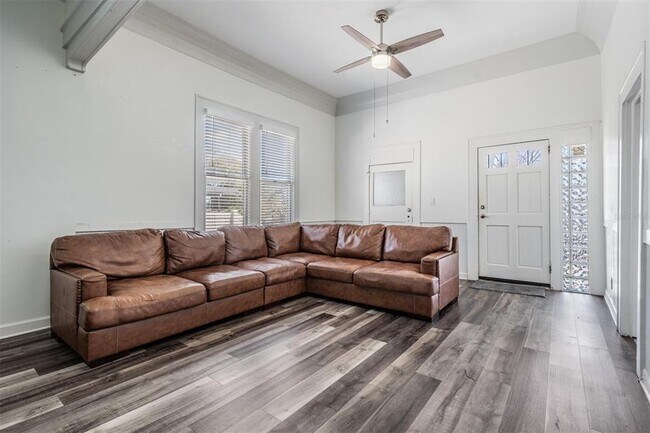 Building Photo - 2319 W Aileen St