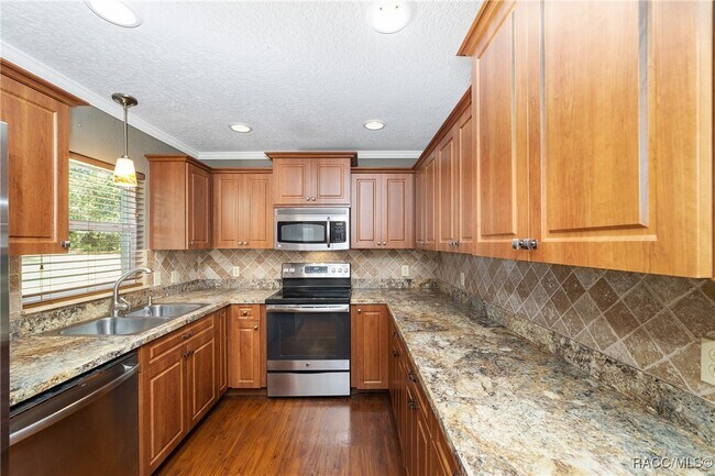 Building Photo - 236 N Braemar Dr