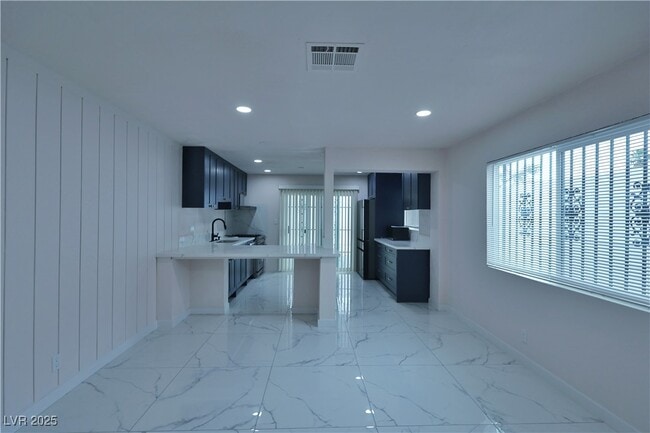 Building Photo - 4023 Cll Del Sol