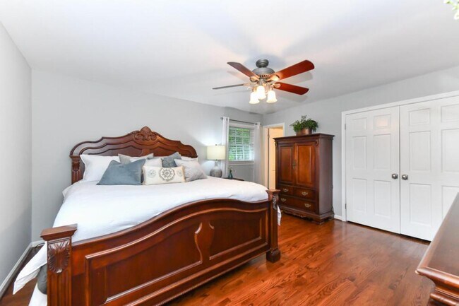 Building Photo - 4801 Sweetbriar Rd