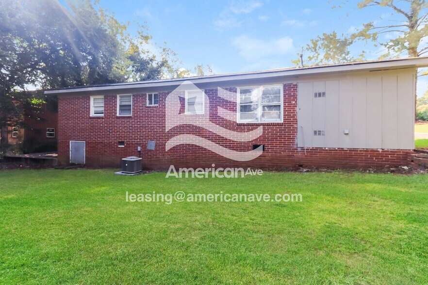 Building Photo - 4012 Lindwood Dr