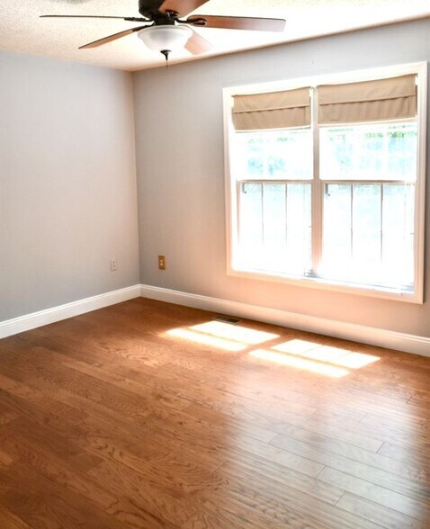 Building Photo - 6411 E Gate Dr