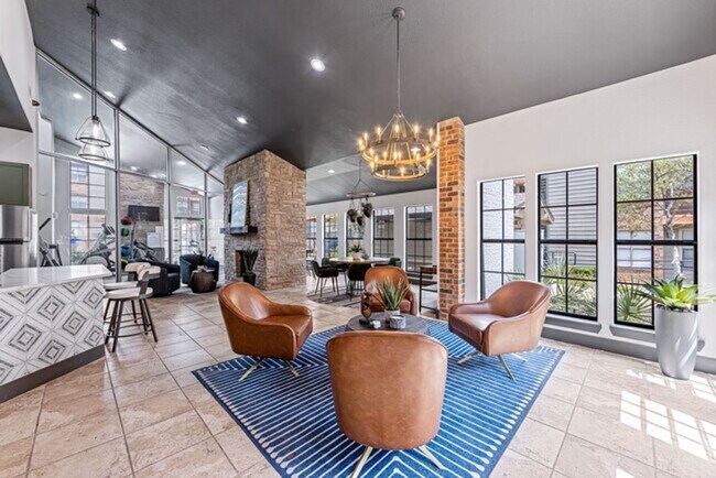 Building Photo - 2525 Thomason Cir