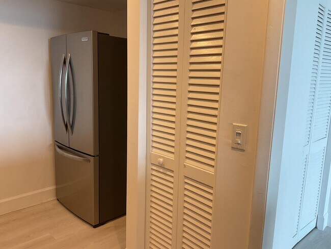 Building Photo - 2425 Presidential Way